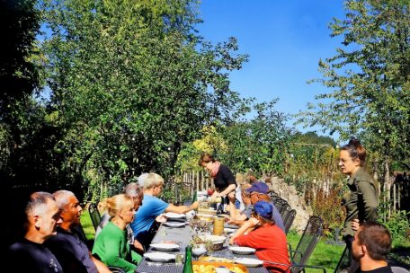 Willkommene St&auml;rkung nach einem arbeitsreichen Morgen f&uuml;r die Erntehelfer im Domaine Laurent und Rita Kox