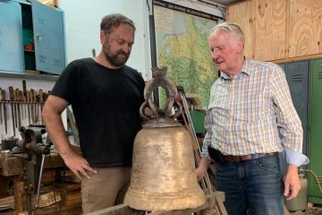 Nachbau im Atelier / Stolzemburger Glocke hat nun ihre Krone
