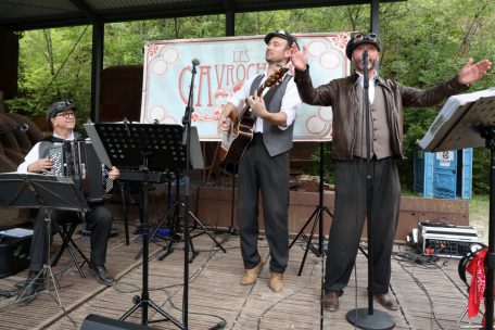 „Les grands classiques de la chanson, mais toujours à notre sauce“: Les Gavroches sind Daniel Bertucci, Julien Bertucci und Jérôme Klamm