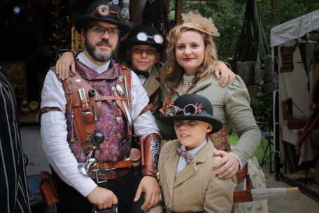 Fond-de-Gras / Full Steam ahead: „Anno 1900“ feiert Jubiläum mit tausenden Besuchern