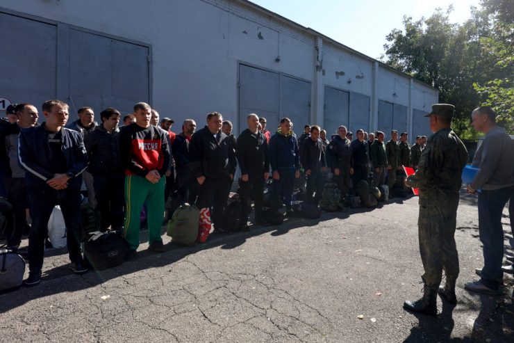 Ukraine-Krieg / Kremlsprecher räumt Verstöße gegen Mobilmachung ein