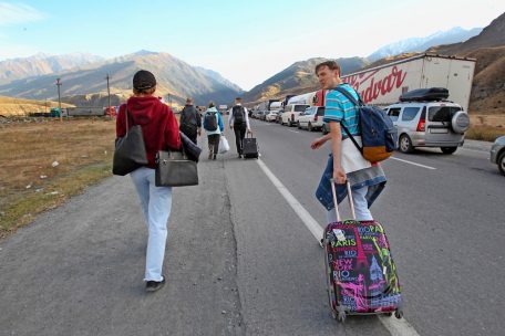 Putins Krieg / Ukrainer fliehen aus Furcht vor russischer Annexion