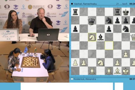 Fiona Steil-Antoni mit Ilia Smirin (links oben) beim Kommentieren einer Partie des FIDE Women’s Grand Prix auf dem offiziellen Kanal der FIDE