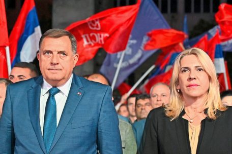 Serben-F&uuml;hrer und Putin-Freund Milorad Dodik bleibt weiterhin Pr&auml;sident der serbischen Teilrepublik Srpska, seine Vertraute Zeljka Cvijanovic &uuml;bernimmt den Sitz der Serben im Staatspr&auml;sidium von Bosnien-Herzegowina