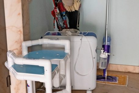 Im Flur steht das Sauerstoffger&auml;t bereit