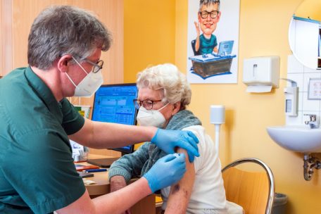 Pandemie / Wie heftig wird es im Winter? Schub für Corona-Welle durch weitere Omikron-Sublinien befürchtet