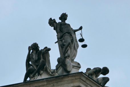 Rheinland-Pfalz / Verfahren dauert zu lange: Verurteilter Mörder kommt auf freien Fuß