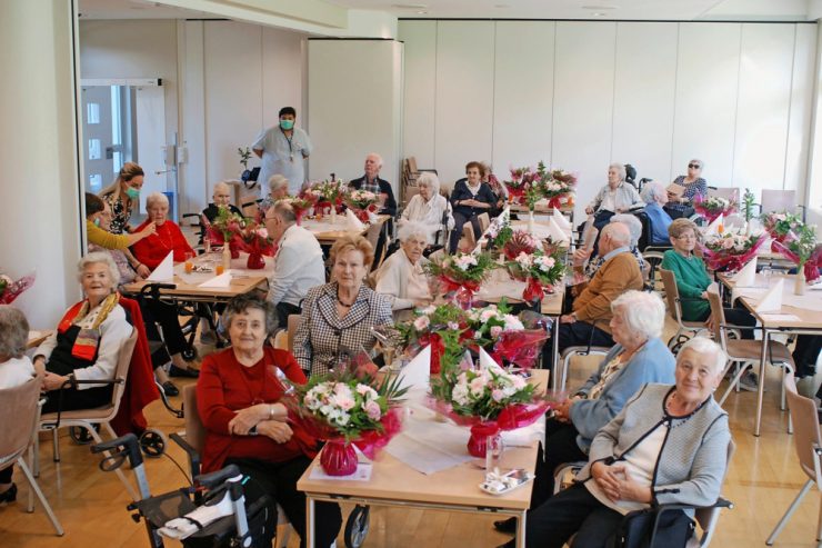 Esch / Von 80 bis 100: Blumen und Pralinen für die Geburtstagskinder