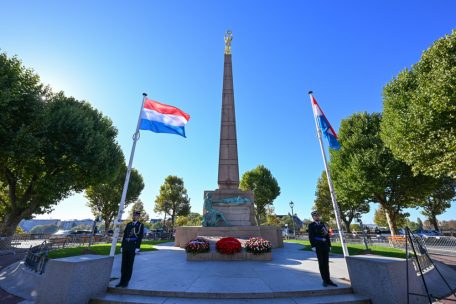 Gedenktag / „Journée de commémoration nationale“: Kränze für Widerständler und Opfer