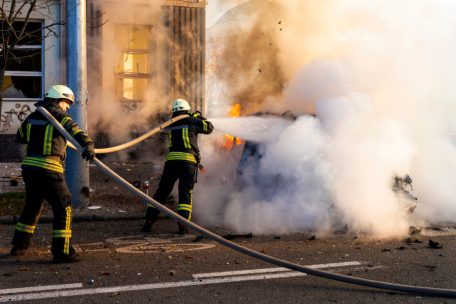 Nach Luftangriffen in Kiew / Ukraine mobilisiert internationale Hilfe