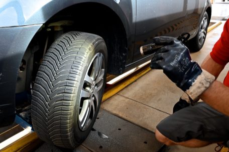 Verkehrssicherheit / Vorbereitet sein: Zeit für Reifenwechsel und Co. 