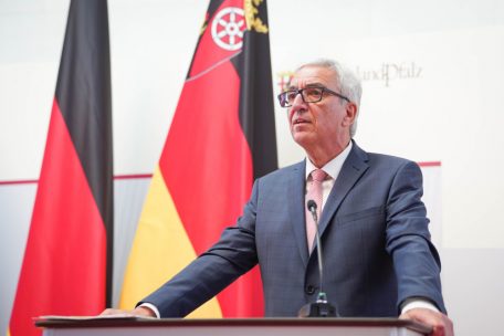 Deutschland / Rheinland-pfälzischer Innenminister Lewentz tritt nach Vorwürfen zu Ahr-Flut zurück