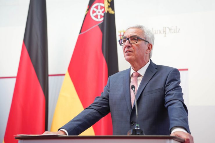 Deutschland / Rheinland-pfälzischer Innenminister Lewentz tritt nach Vorwürfen zu Ahr-Flut zurück