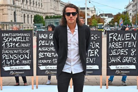 Österreich  / Der erst nur als Spaßkandidat wahrgenommene Chef der Bierpartei mischt die Politik auf