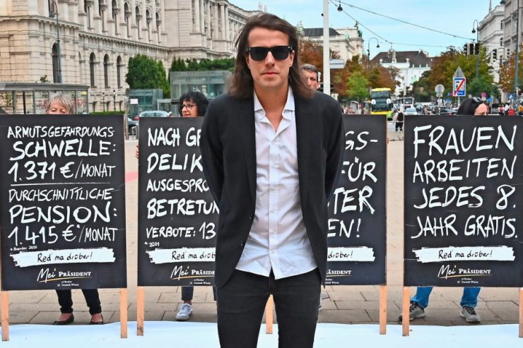 Österreich  / Der erst nur als Spaßkandidat wahrgenommene Chef der Bierpartei mischt die Politik auf