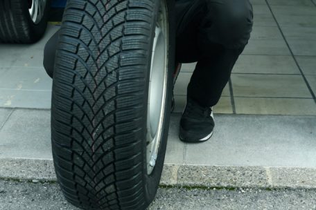 Laut Frank Maas, dem Verantwortlichen des Diagnostik-Zentrums des ACL in Bartringen, muss man sich nicht sorgen, dass es noch zu warm für die Winterreifen ist