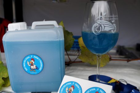 Die neueste Kreation: &bdquo;Fiederbloen&ldquo;, gemixt mit Blue Cura&ccedil;ao