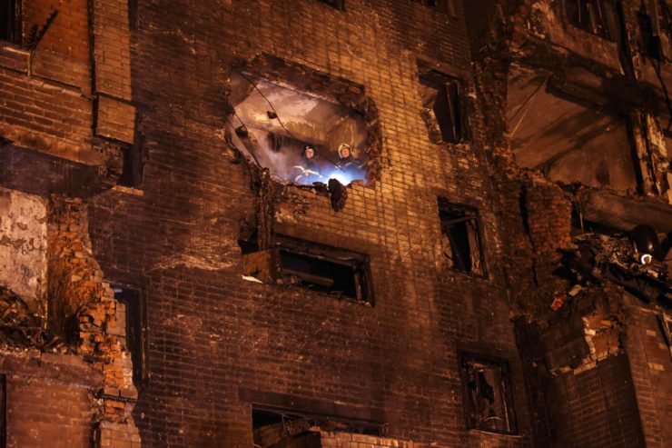 Totenzahl steigt auf 14 / Russischer Kampfjet-Absturz im Wohngebiet