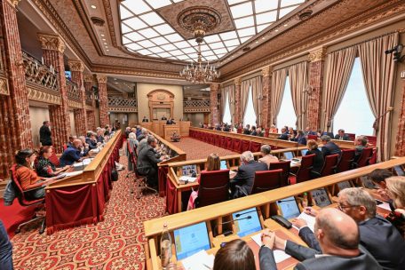 Chamber / Informationshungrige Abgeordnete: Fragestunde im Parlament