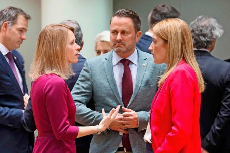 Xavier Bettel im Gespr&auml;ch mit der estnischen Premierministerin Kaja Kallas (l.) und der Pr&auml;sidentin des Europaparlaments, Roberta Metsola