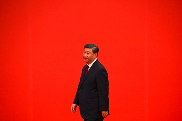 Peking / Xi Jinping verstärkt Griff über China – Neues Führungsteam überrascht