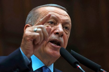 Türkei / Für das „Recht“, ein Kopftuch zu tragen: Erdogan schlägt Referendum und Verfassungsänderung vor
