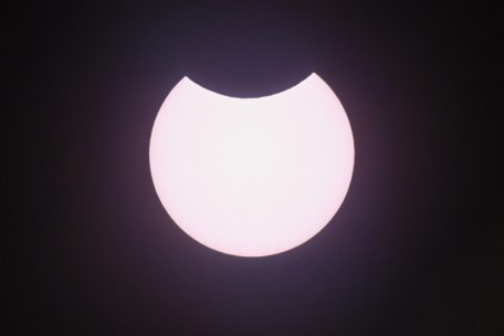 25. Oktober / Höhepunkt der partiellen Sonnenfinsternis soll am Dienstagmittag in Luxemburg zu sehen sein