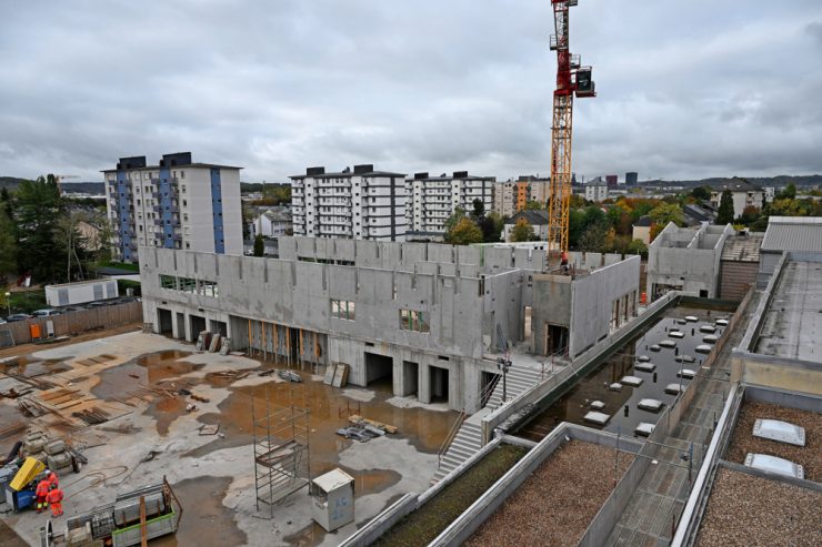 Esch / Sporthalle nimmt Konturen an – Parkhaus eingeweiht