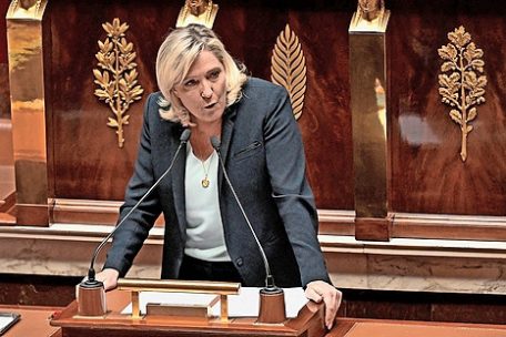 France / Le gouvernement échappe à la censure, mais pas aux inquiétudes pour l’avenir