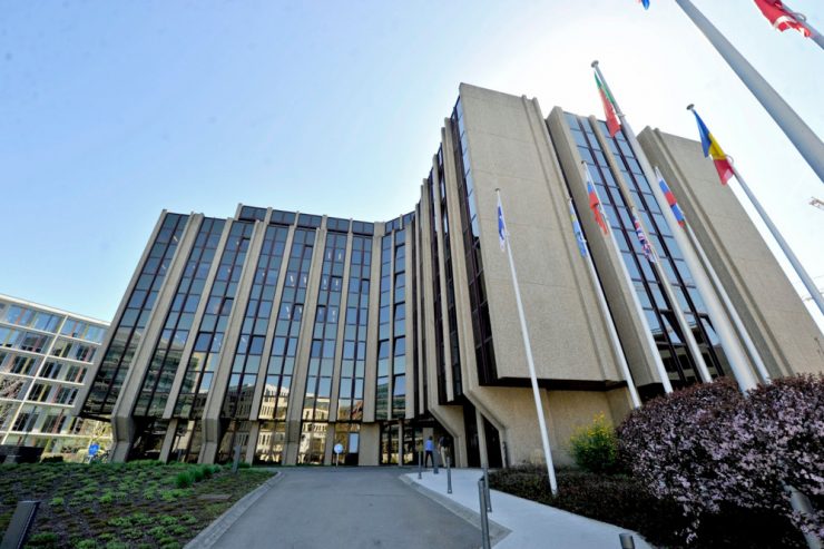 Interessenkonflikt / EU-Rechnungshof bemängelt zu lasche Regeln bei Wechsel in Privatwirtschaft