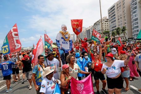 Stichwahl am Sonntag / Satan, Pädophilie und Kannibalismus: Brasiliens schmutziger Wahlkampf