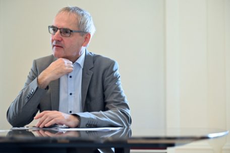 Thie&szlig; Petersen: &bdquo;Mit der Globalisierung ist die Armut insgesamt zur&uuml;ckgegangen. Innerhalb der L&auml;nder gab es aber auch Verlierer.&ldquo;