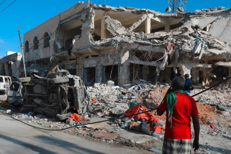 Somalia / Mindestens 100 Tote bei Terrorangriff mit perfider Taktik in Mogadischu