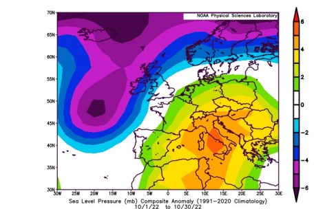 Die Meteolux-Grafik zeigt die Anomalie des Luftdrucks auf Meeresh&ouml;he (hPa) f&uuml;r den Monat Oktober 2022 im Vergleich zum Normalwert, der f&uuml;r den Zeitraum 1991-2020 berechnet wurde.