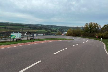Am Dienstag wurden menschliche K&ouml;rperteile im Bereich eines Parkplatzes in der N&auml;he des&nbsp;h&ouml;lzernen Wegkreuzes bei Temmels gefunden