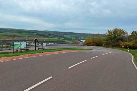 Die menschlichen K&ouml;rperteile wurden im Bereich eines Parkplatzes in der N&auml;he des h&ouml;lzernen Wegkreuzes bei Temmels gefunden