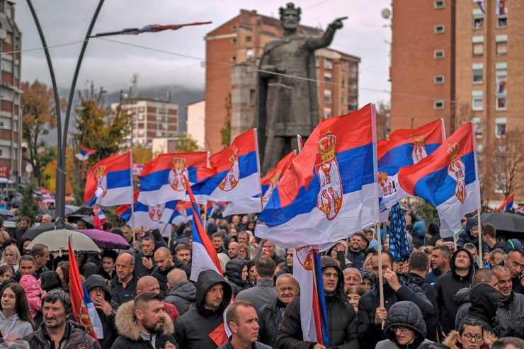 Konflikt / Schilderstreit zwischen Kosovo und Serbien eskaliert