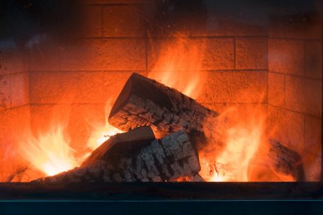 Europäisches Verbraucherzentrum / Online-Betrüger locken mit Spitzenangeboten für Brennholz und Pellets