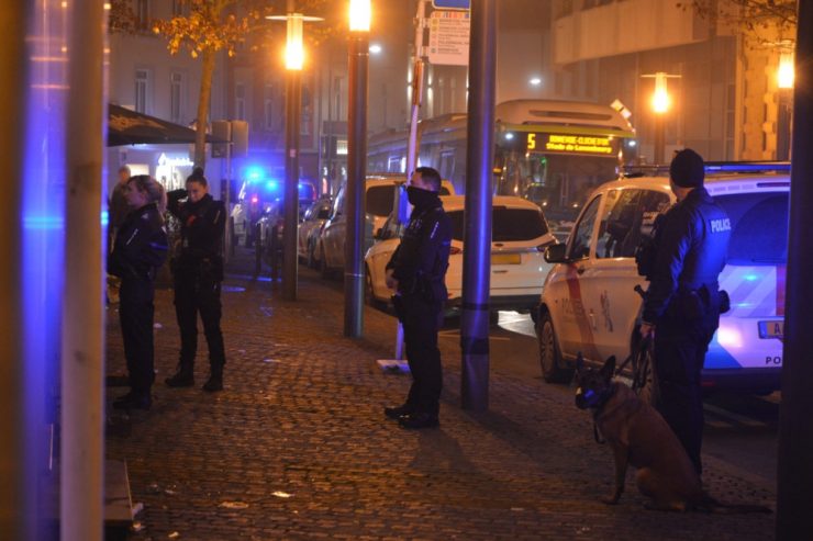 Problemzone / Polizei und Zoll kontrollieren 30 Personen im Bahnhofsviertel – und nehmen vier Verdächtige fest