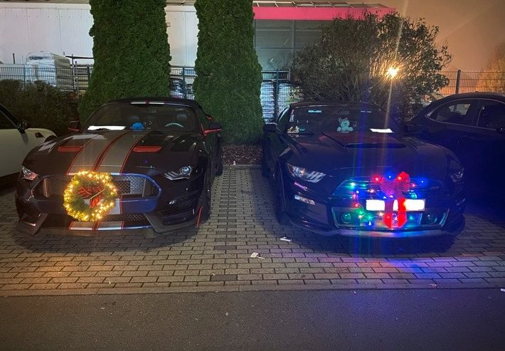 Deutschland / Schön die Lampen am Brennen: Polizei stoppt weihnachtlich geschmückte Autos 