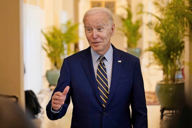 USA / „Extreme Rechte hat verloren“: Demokraten halten Senat, Republikaner rechnen mit Trump ab