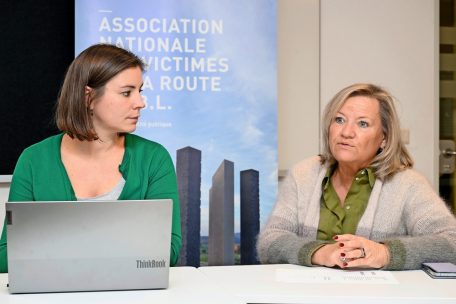 Im Gespr&auml;ch mit der Direktionsbeauftragten Catherine Turmes (l.) und Pr&auml;sidentin Jo&euml;lle Golinski wird klar, was es im Stra&szlig;enverkehr braucht: mehr Kommunikation, R&uuml;cksicht und Verst&auml;ndnis