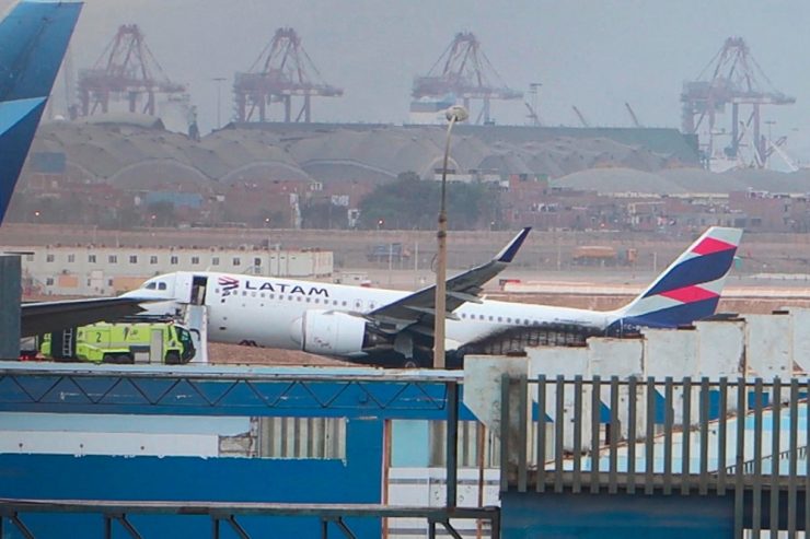 Peru / Flugzeug kollidiert auf Startbahn mit Löschfahrzeug – zwei Menschen sterben