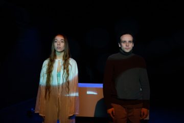 Theater / Manchmal bist du der Vogel, manchmal die Windschutzscheibe: „Daydreams“ im Kasemattentheater