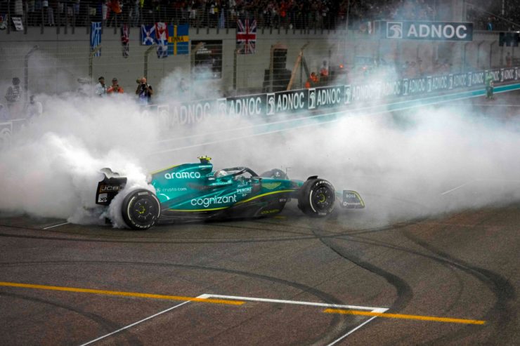 Formel 1 / Vettel holt kleines Abschiedsgeschenk - Verstappen siegt in Abu Dhabi