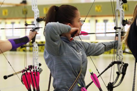 Mariya Shkolna erreichte das Achtelfinale, wo gegen die Favoritin Ella Gibson Schluss war