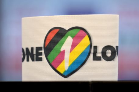 Nach Sanktionsdrohungen / Katar: Protest-Mannschaften sagen „One-Love-Armbinde“ ab