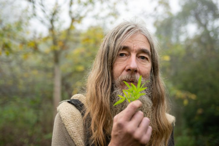 Rheinland-Pfalz / „Mir fehlt es an nichts“: Friedmunt Sonnemann lebt seit 14 Jahren als Aussteiger im Wald