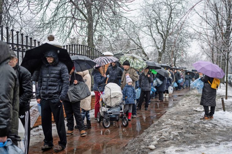 Ukraine-Krieg / Dunkelheit und Kälte: Kiew trotzt den russischen Raketen