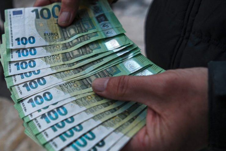 Staatsfinanzen / Steuern auf Löhne und Gehälter spülen fast 500 Millionen Euro mehr in die Kasse als im Vorjahr